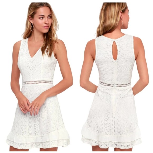 Lulus Dresses & Skirts - NWT Lulus Women's Mini Dress Size L White Floral 100% Polyester Sleevless V-Neck